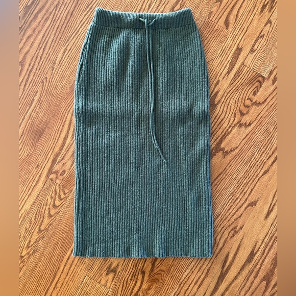 Petal & Pup Rochelle Skirt in Olive - Size M - Picture 2 of 3